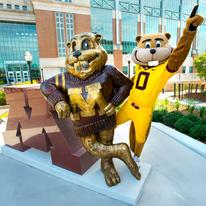 Goldy Gopher pointing at the sky 